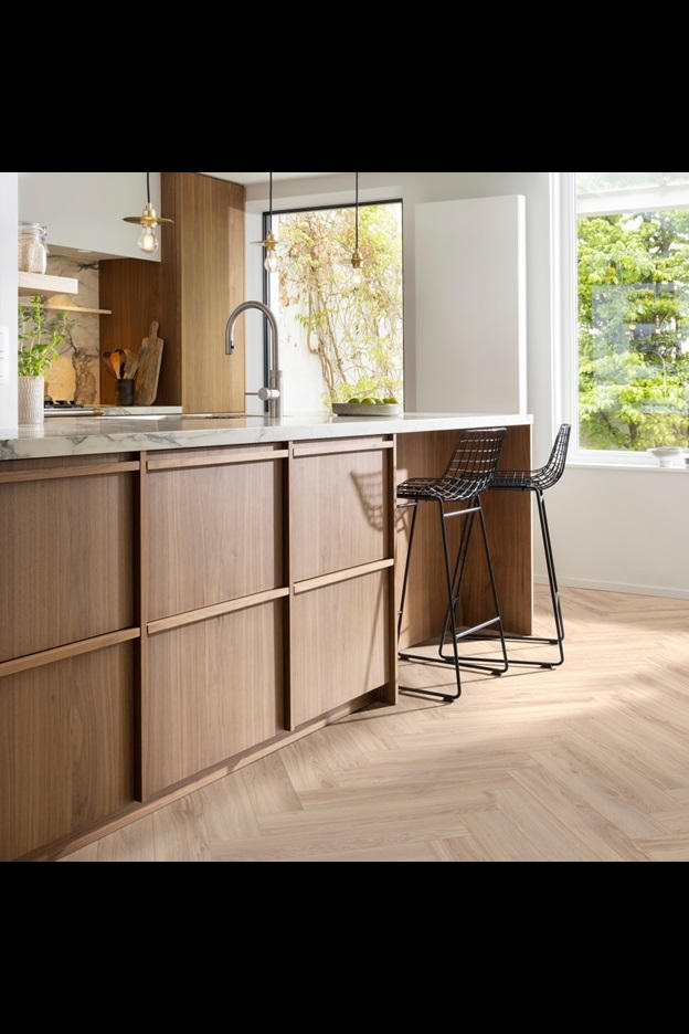 Замковая ПВХ плитка Blackjack Oak 22210 (630*126*6 мм) — купить в Набережных Челнах